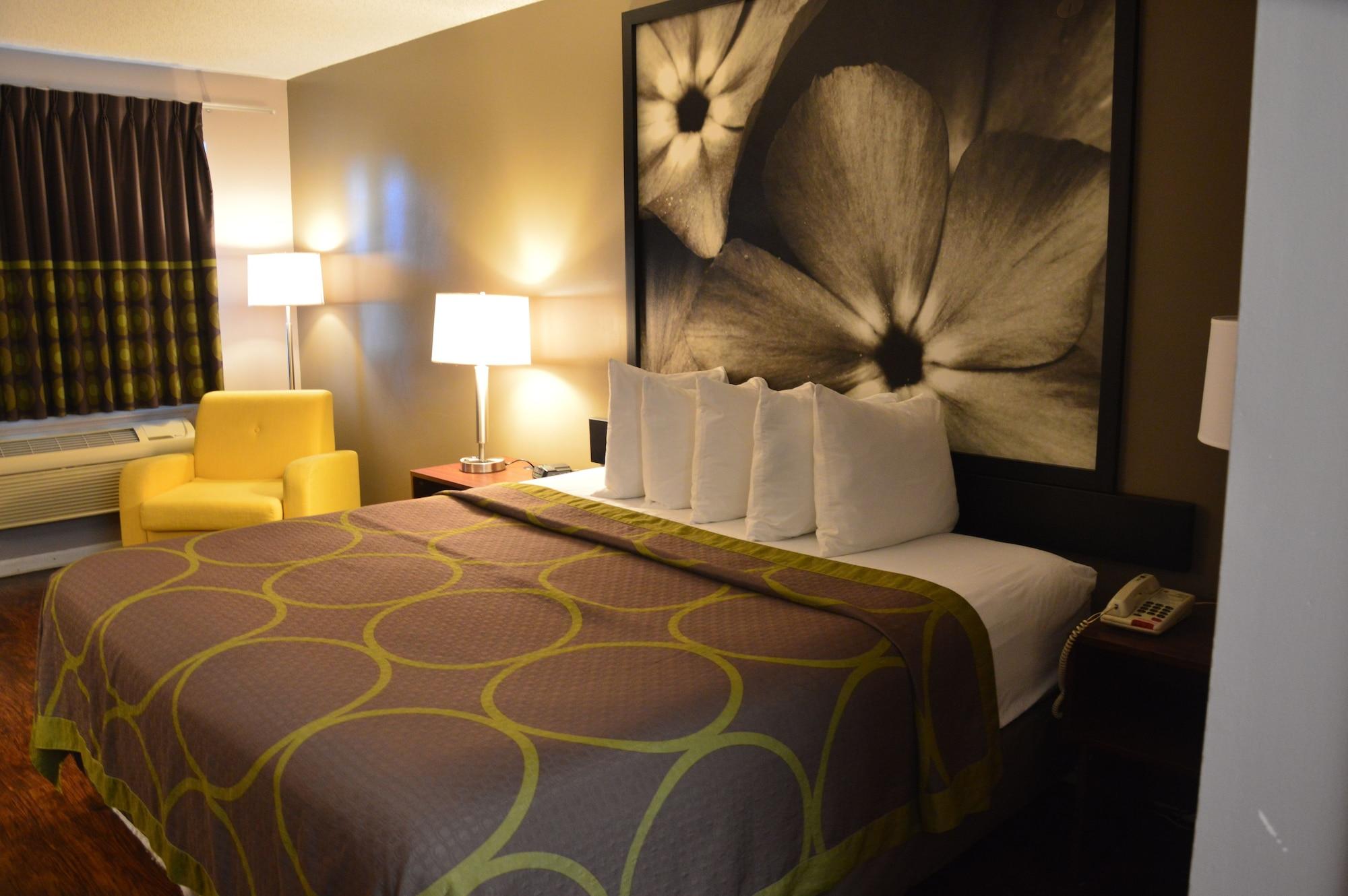 Super 8 By Wyndham Madison Hotell Exteriör bild